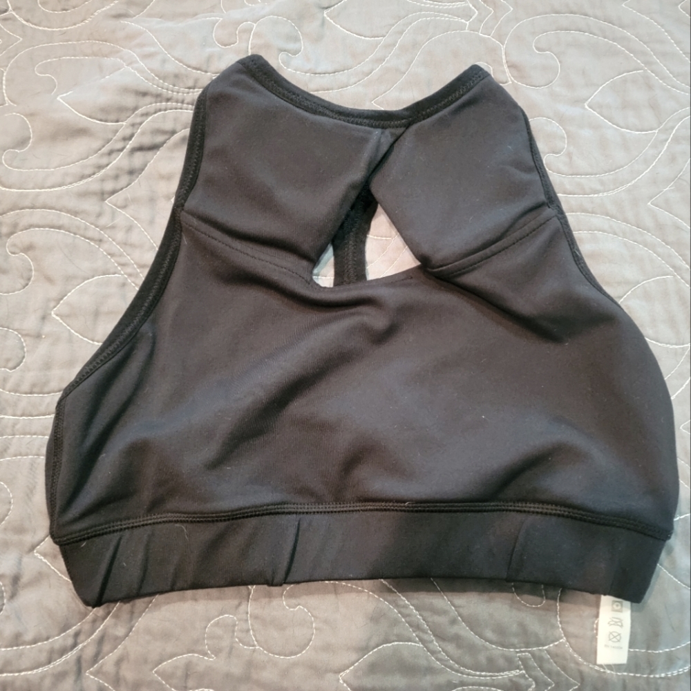 CHESTEE sports bra size 8 black